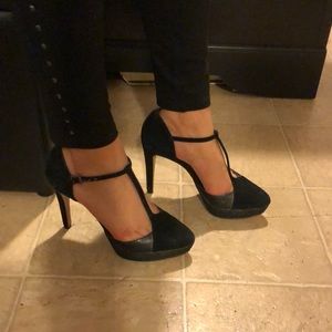 Vince camuto Black platform pumps.